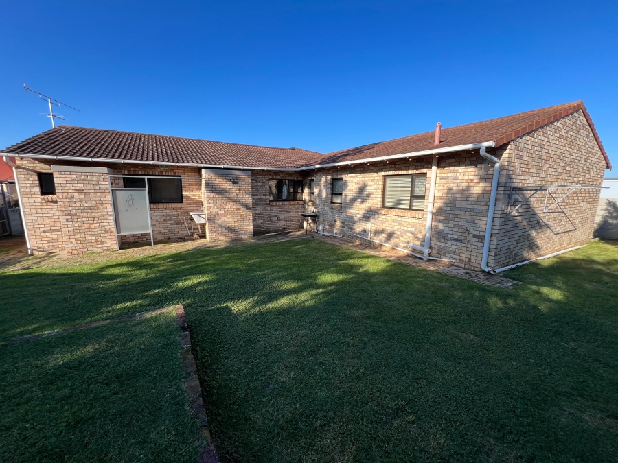 3 Bedroom Property for Sale in Wavecrest Eastern Cape